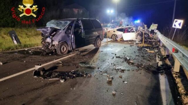 Tragico incidente mortale: travolta mentre spingeva l’auto in panne del marito