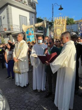 Sant’Anastasia, il sindaco Carmine Esposito: «Lunedì in Albis senza abusivi, è il giorno dei fujenti e della Madonna dell’Arco».