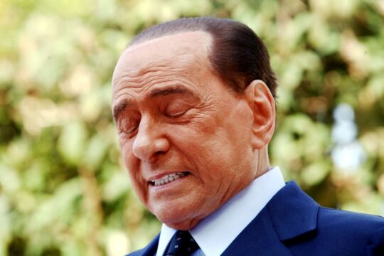 Silvio Berlusconi nuovamente ricoverato: torna all’ospedale San Raffaele di Milano