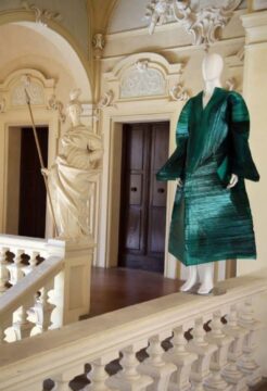 Antifashion : al Complesso Donnaregina per l’evento” Tra Arte e Moda” di IUAD Accademia della Moda in collaborazione con Archivi di Ricerca Mazzini.