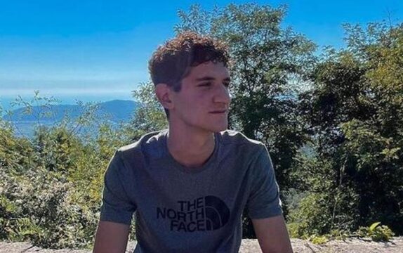 Tragico destino: Alessandro, giovane motociclista, perde la vita in un incidente stradale