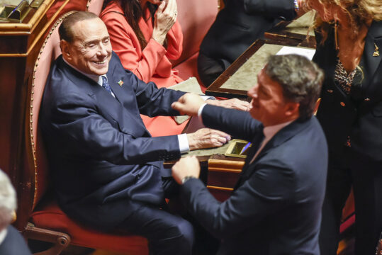 Renzi: “Oggi l’Italia piange insieme alla famiglia”