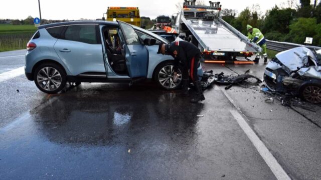 Ultim’ora, scontro frontale tra due automobili: grave un bimbo di 4 anni