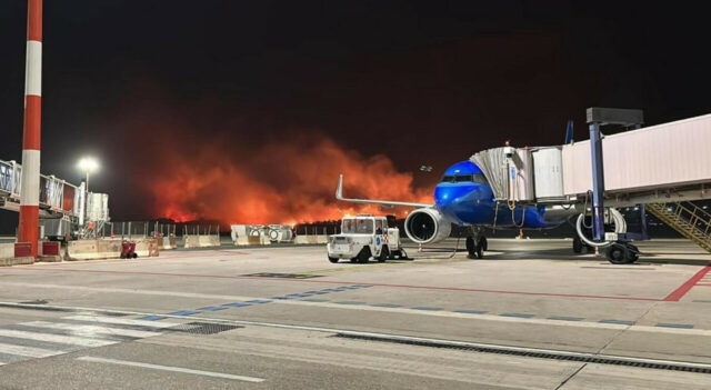Continuano gli incendi in Sicilia: aeroporto Trapani-Birgi chiuso e turisti evacuati