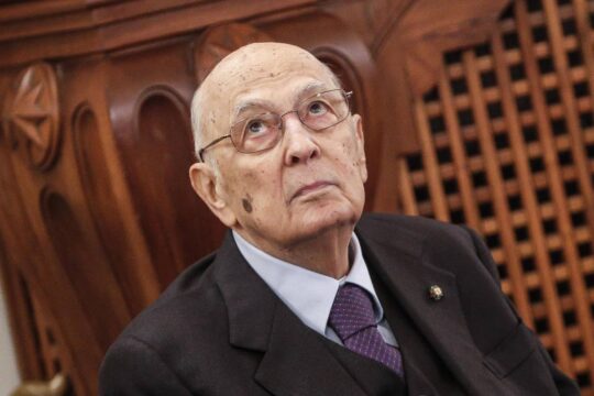 Giorgio Napolitano in condizioni critiche: l’ex presidente lotta per la vita