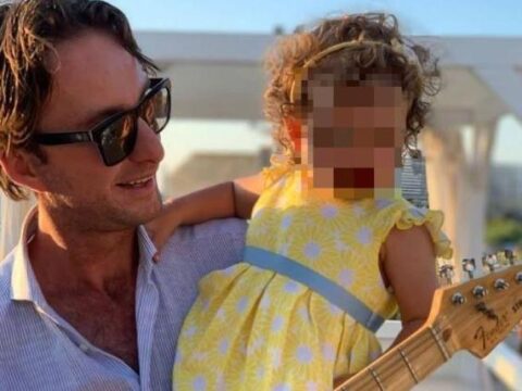 Uccide la ex e si suicida: le ultime foto sui social lo mostrano felice con la figlia orfana