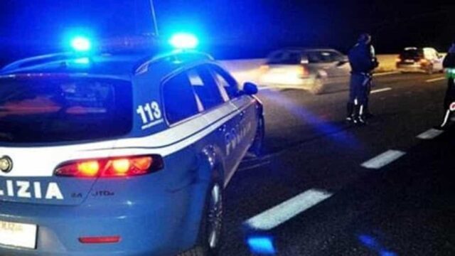 Nuda per Varese, chiede sesso ai passanti e aggredisce i poliziotti: arrestata 31enne ubriaca