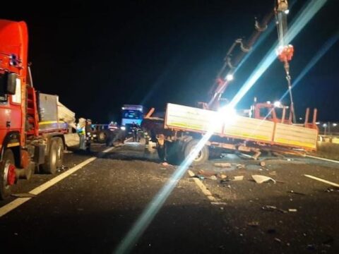 Drammatico incidente sull’A1 alle porte di Roma: 2 morti e 25 feriti