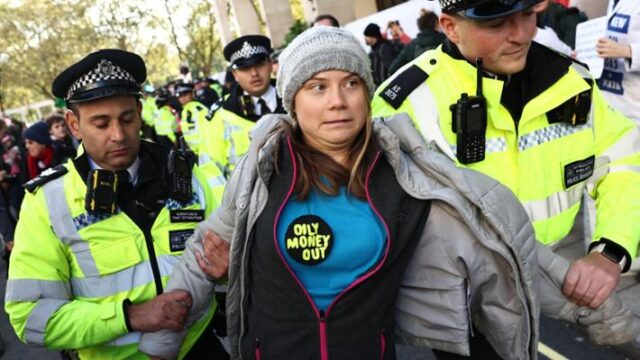 Greta Thunberg arrestata a Londra: era a una protesta contro il petrolio