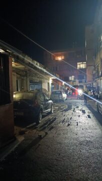 Terremoto ai Campi Flegrei: gente in strada e crolli di calcinacci