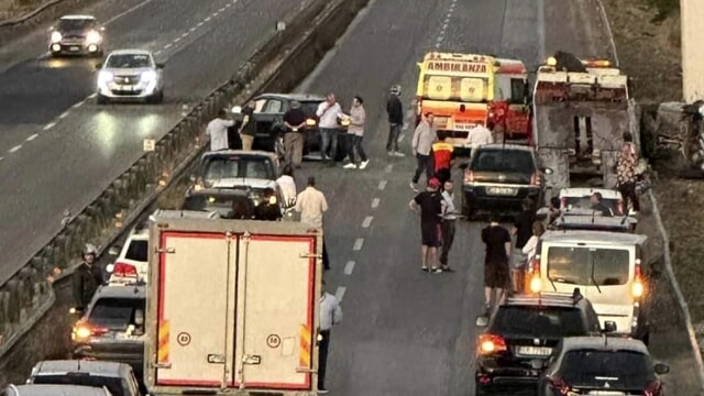 Ultim’ora, terribile incidente stradale con 5 auto coinvolte:un uomo ha perso la vita