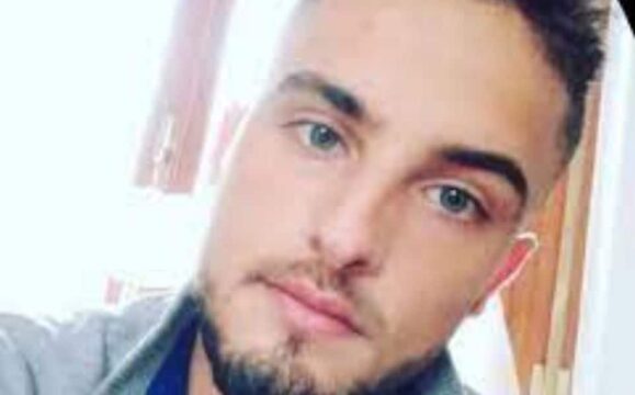Lorenzo il 26enne scomparso, trovato morto dagli amici in un bosco