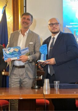 Convertini e Coppola Premiati al “Premio Mediterraneo – Magnifica Gente 2023” per “Azzurro-Storie di Mare” su RaiUno