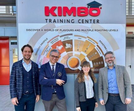 Successo a Napoli per la prima KIMBO COFFEE IMMERSION. Esperienze di gusto, innovazione, formazione e ricerca al KIMBO TRAINING CENTER
