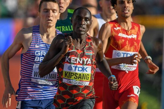Muore di infarto dopo aver corso una maratona: l’atletica in lutto per il keniano Kipsang