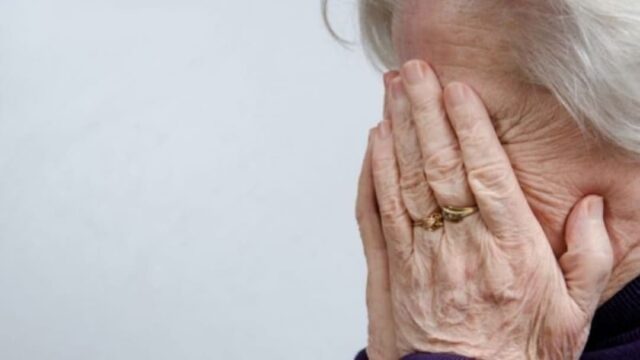 Donna di 90 anni denuncia suo marito: “è da cinquant’anni che mi picchia”