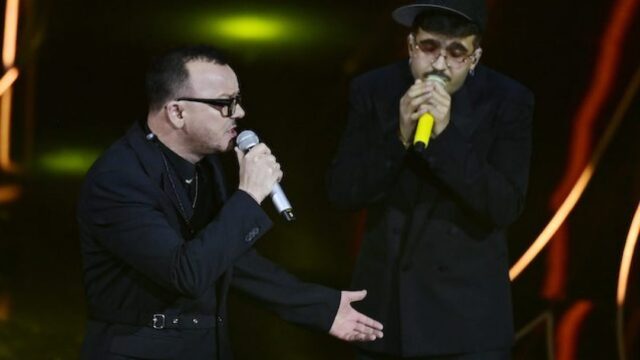 Gigi D’Alessio parla della vittoria di Geolier nella serata cover: “Ariston e Paese vanno poco d’accordo”