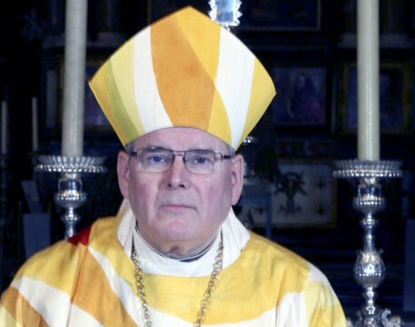 Vescovo 87enne dimesso dallo Stato clericale da Papa Francesco: aveva abusato di suo nipote