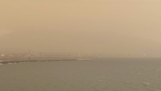 Napoli si tinge di giallo sabbia: il perché di questo fenomeno atmosferico