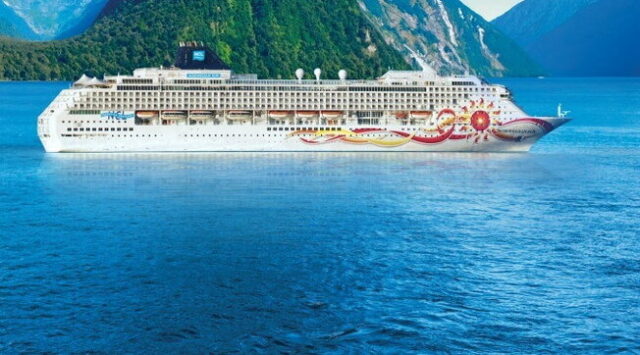 Arrivano in ritardo e la nave da crociera parte senza di loro, otto turisti abbandonati su un’isola della Guinea