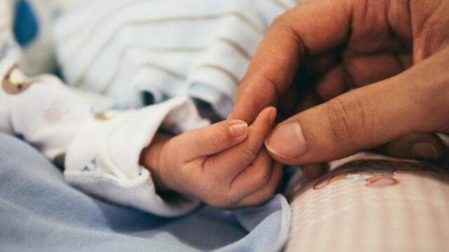 Neonato muore ad un mese dal parto, tragedia per una giovane coppia