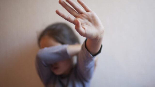 Arrestato in flagranza un maestro d’asilo: è accusato di abusi sessuali su quattro bambine