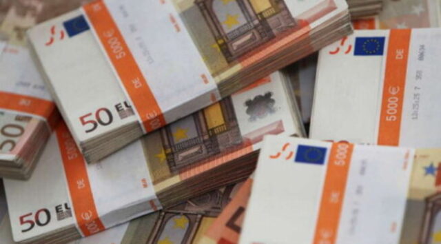 Soldi falsi, max sequestro di 48 milioni di euro in banconote da 50 euro in una stamperia