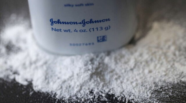 Johnson & Johnson offre 6,5 miliardi di dollari per chiudere i processi sul cancro provacato dal talco