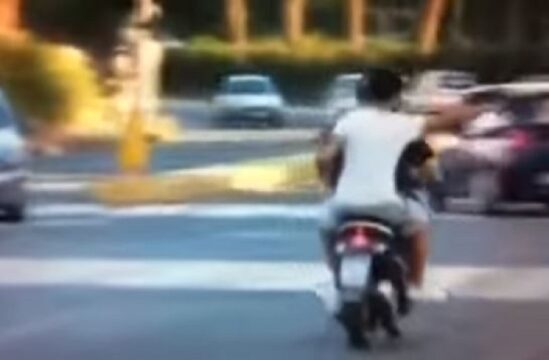 Napoli: 15enne armato di coltello e pistola su scooter rubato ferisce Carabinieri