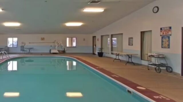Una bambina di 11 anni è morta mentre cercava di salvare la sorella più piccola caduta in piscina