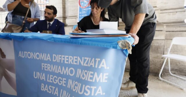 È boom di firme contro l’autonomia differenziata: 14mila in Campania, Lombardia tra le prime cinque