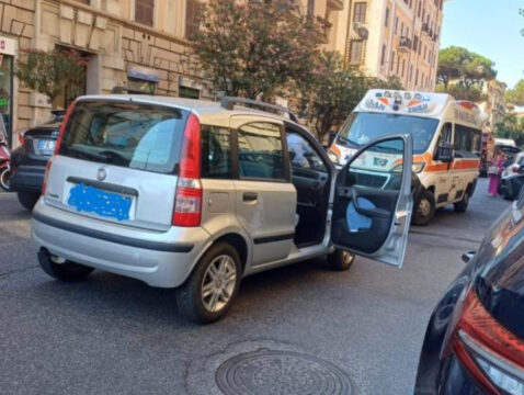 Madre e figlia di otto anni investite sulle strisce pedonali: sono in gravi condizioni