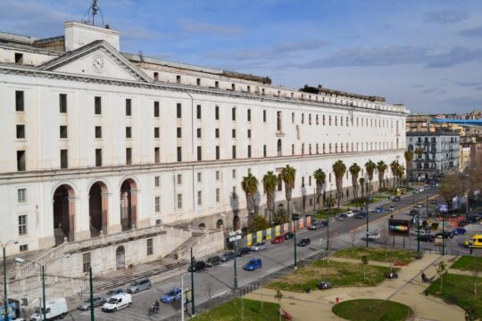 Giovane 18enne reagisce ad una rapina e viene ferito con pistola