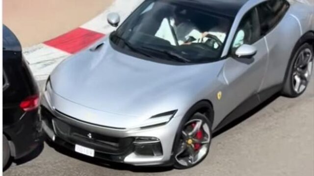 Leclerc tampona un’ auto con la sua Ferrari in una delle curve più famose al mondo