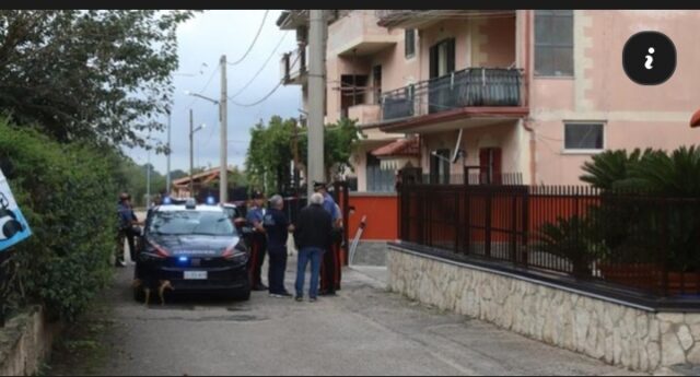 «Papà ha ucciso mamma» : strangola la moglie davanti ai figli di 4 e 6 anni