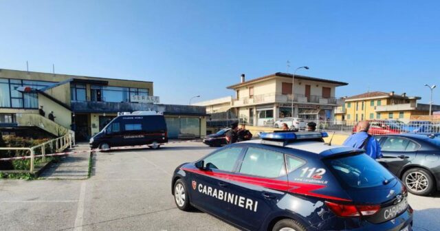 Neonata trovata senza vita in un night club: ipotesi infanticidio per la madre