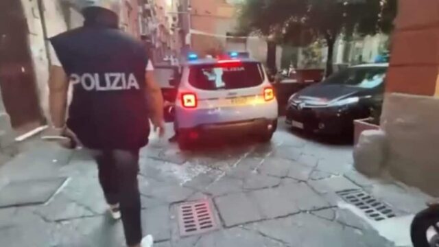 Uomo si barrica in casa e minaccia di farsi esplodere: evacuata una scuola