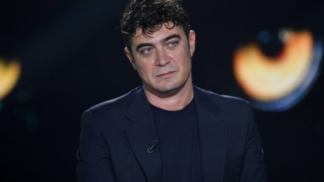 Dopo le accuse di sessismo, Riccardo Scamarcio si difende:” Sono stato frainteso. I social mi hanno ferito”