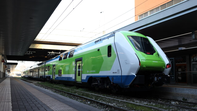 Capotreno presa a schiaffi da un giovane: gli aveva chiesto di spegnere la sigaretta