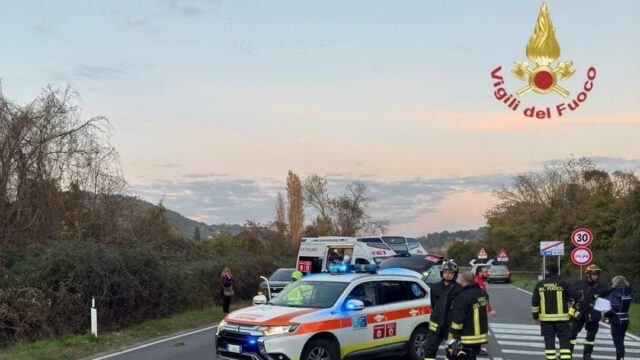 Sordomuto cerca di prestare aiuto ad un’auto: travolto da un’altra auto