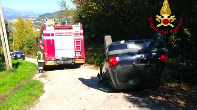 90enne si ribalta con l’auto e muore: tragedia nella mattinata di oggi