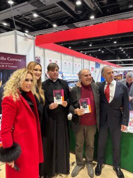 Presentazione del libro Ombre Adolescenziali: il fenomeno delle deviazioni giovanili. Successo alla Fiera di Roma presso lo stand di Armando Editore