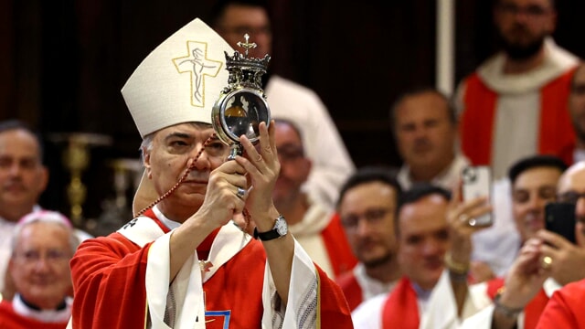 Miracolo “laico” di San Gennaro: non si è sciolto il sangue, delusione tra i fedeli