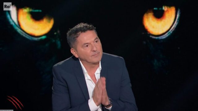 Teo Mammucari dopo la trasmissione di Belve: “Andato via per difendere la mia famiglia”