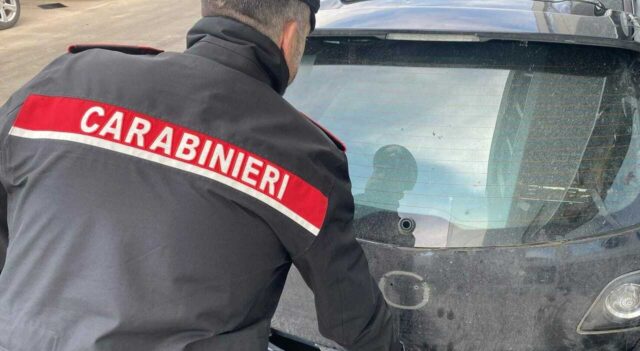 Rubano la cassaforte al Globo ma nella fuga speronano i carabinieri