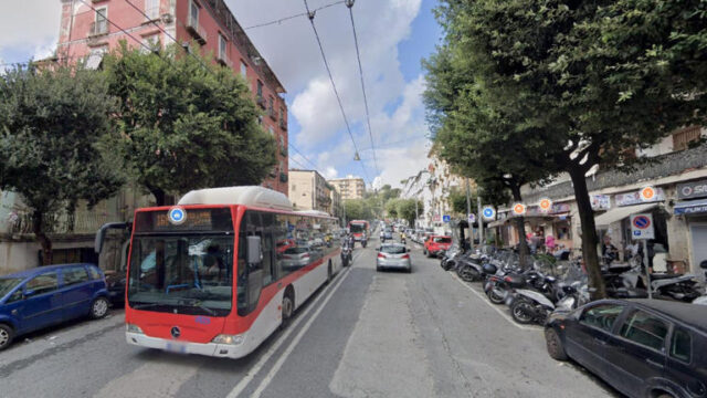 Investe un turista di 75 anni con lo scooter: ritirata la patente al 21enne.