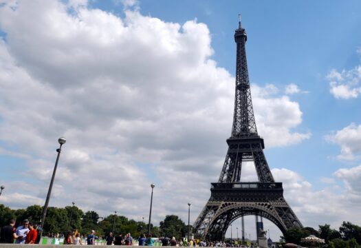 Incendio nella Torre Eiffel: evacuati turisti e addetti ai lavori