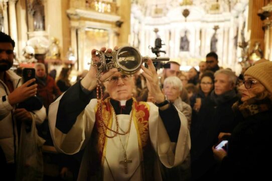 Ultim’ora: dopo ore di attesa, si è sciolto il sangue di San Gennaro