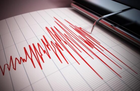 Ultim’ora: Napoli sconvolta nella notte, terremoto fortissimo. Gente in strada.