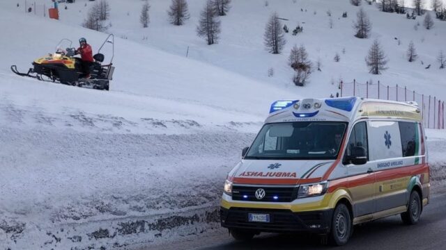 Grave incidente sulle piste da sci: 22enne lotta tra la vita e la morte